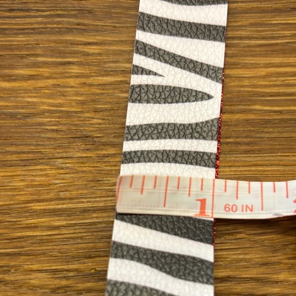 Zebra Pattern Key Holder - Picture 2 of 4